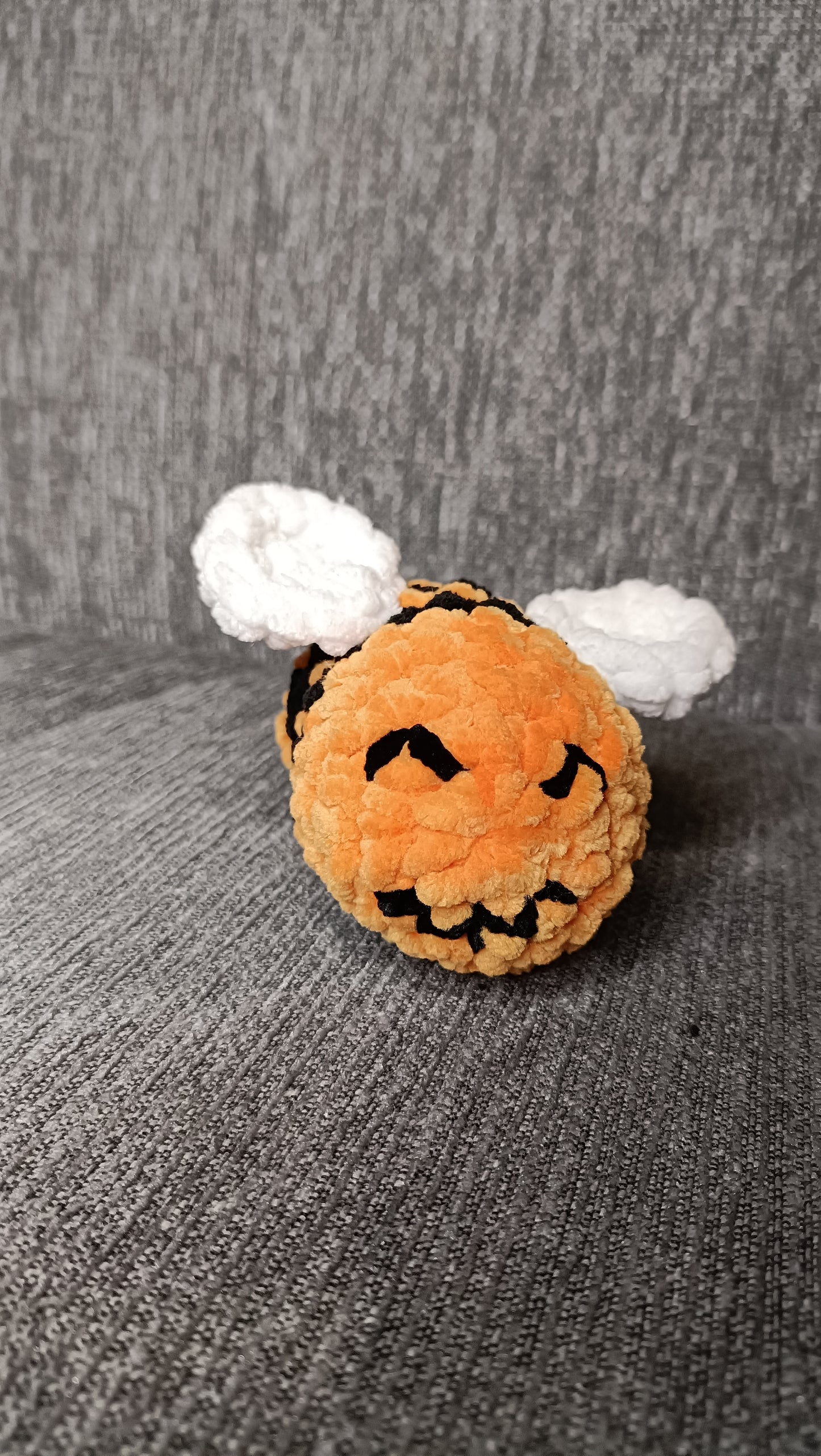 Plushie bee