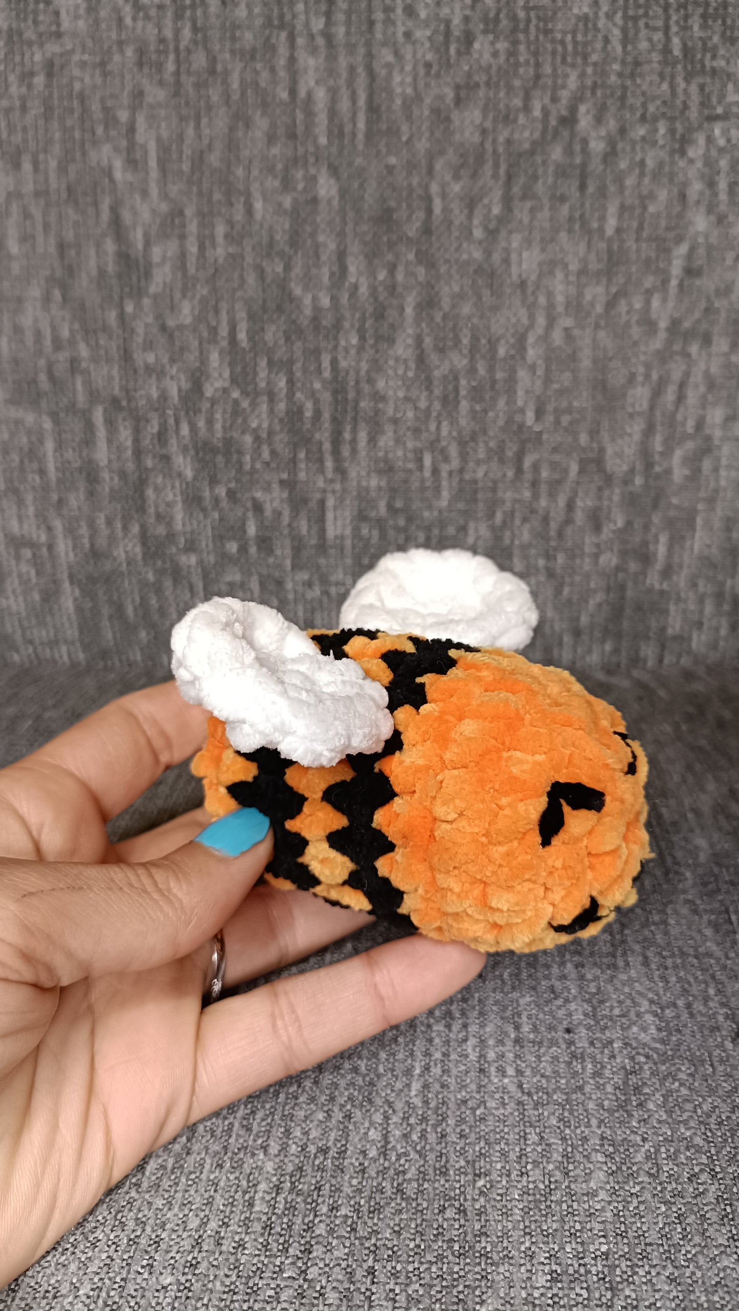 Plushie bee