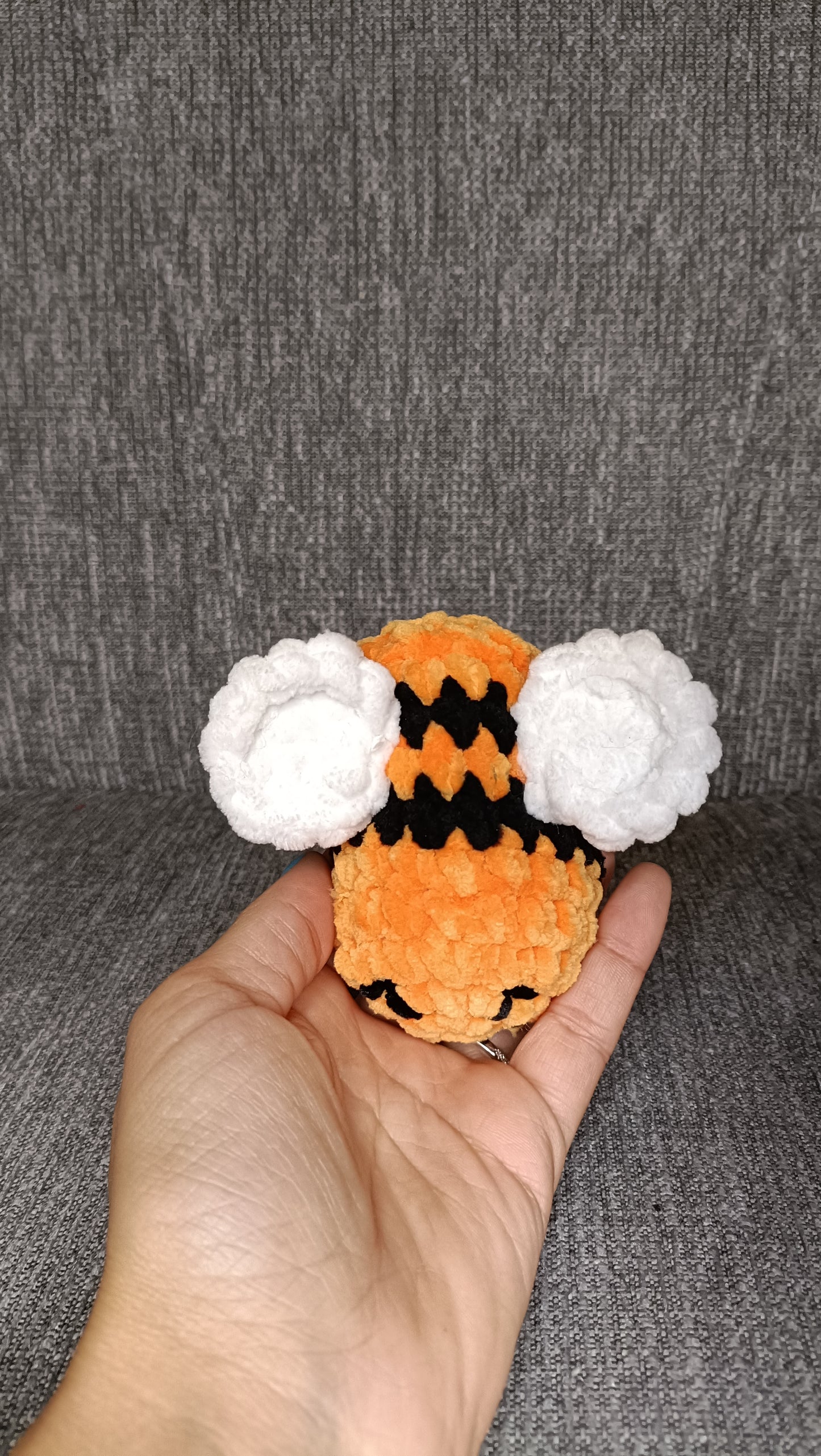 Plushie bee