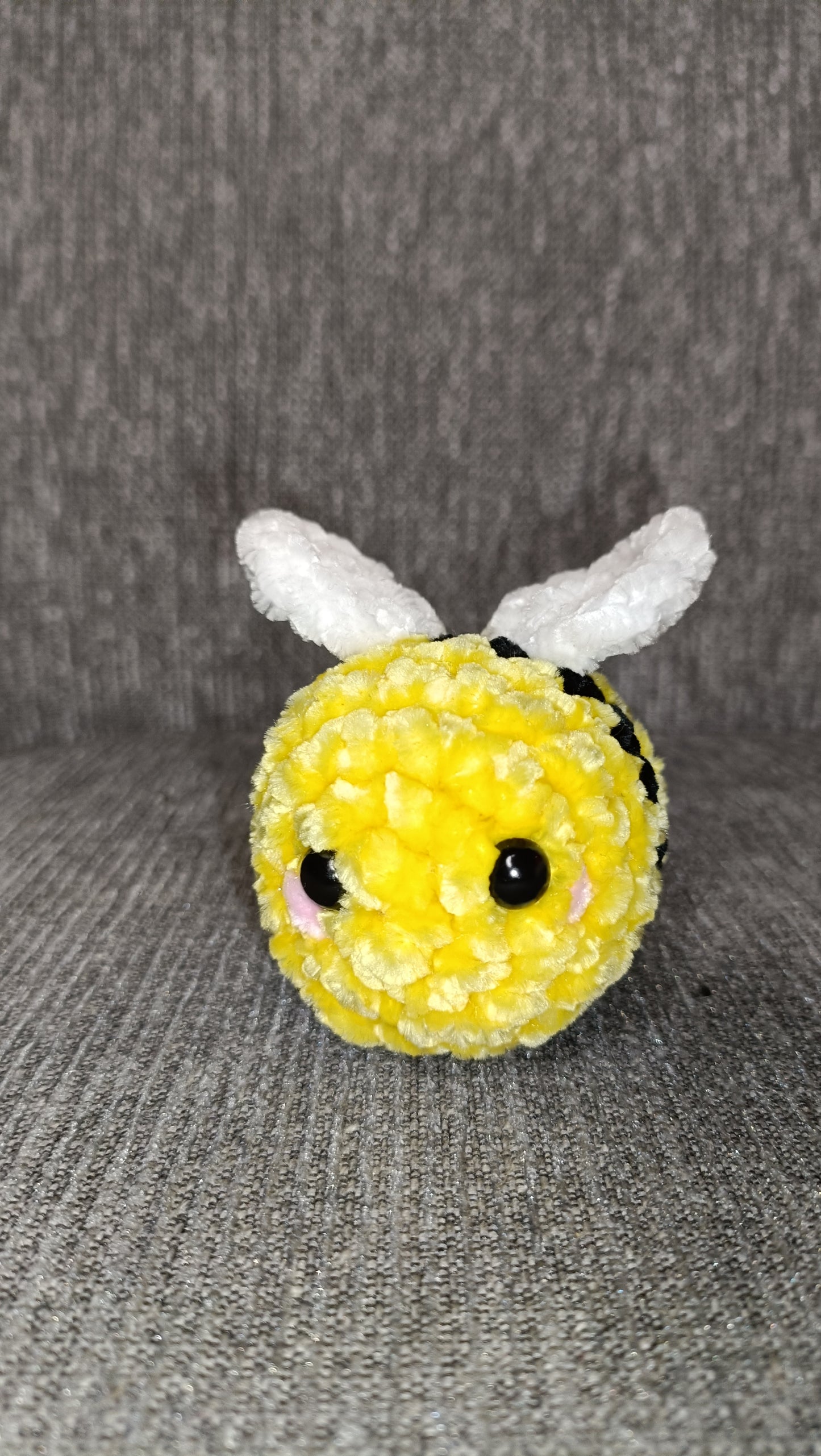 Plushie bee