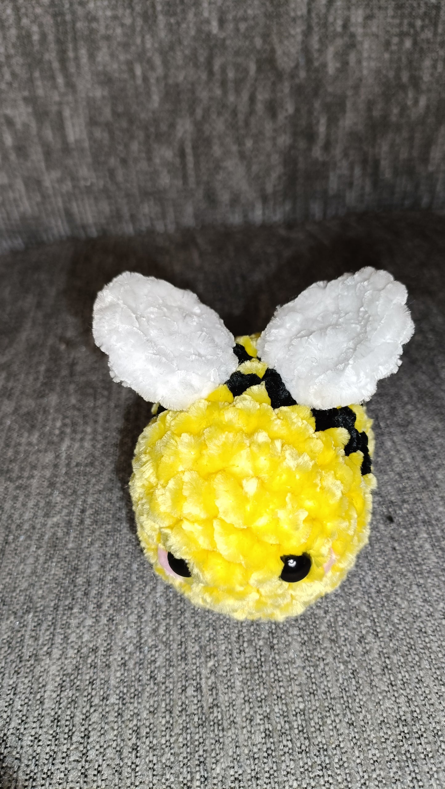 Plushie bee