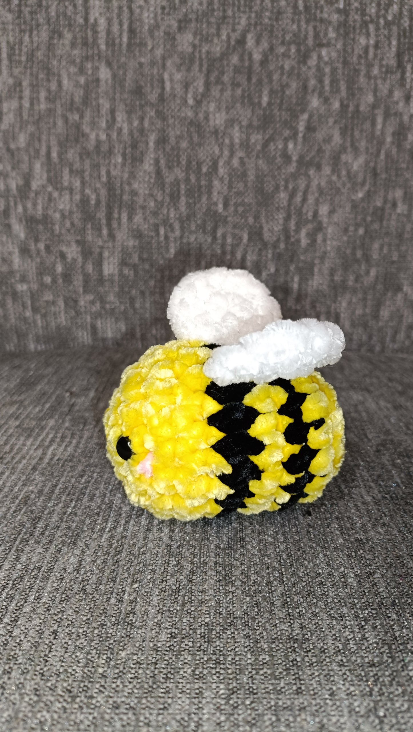 Plushie bee