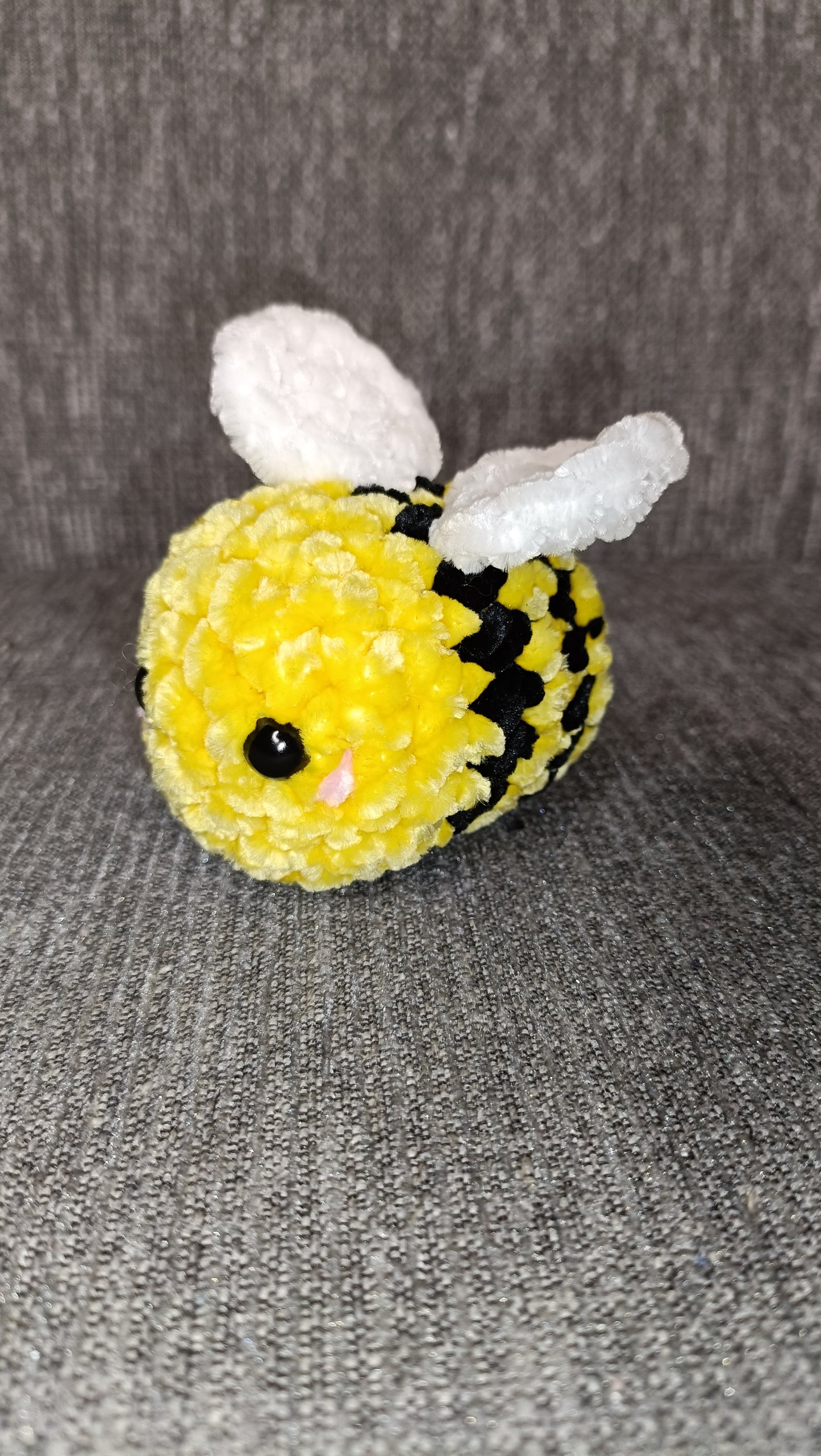 Plushie bee