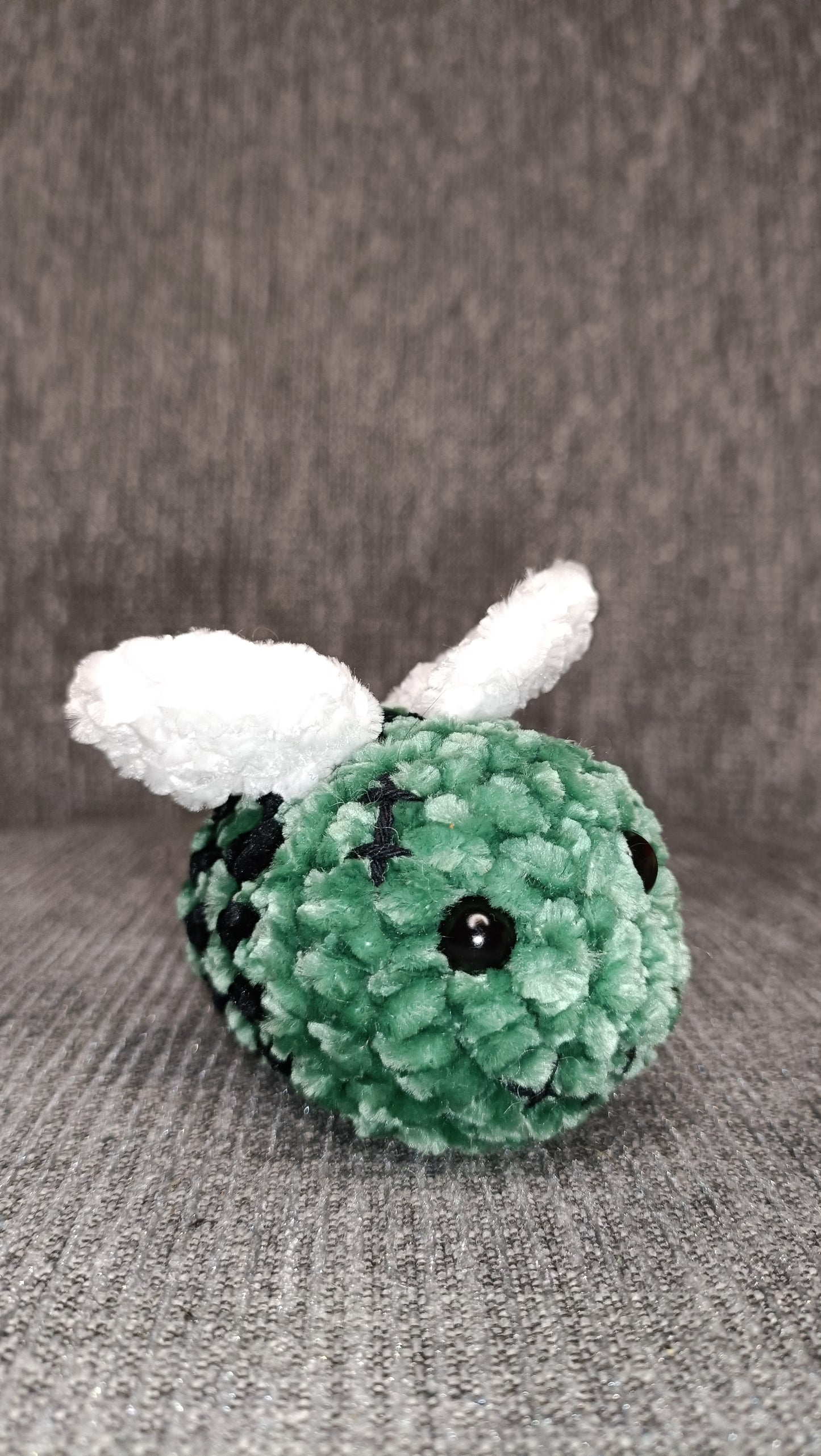 Plushie bee