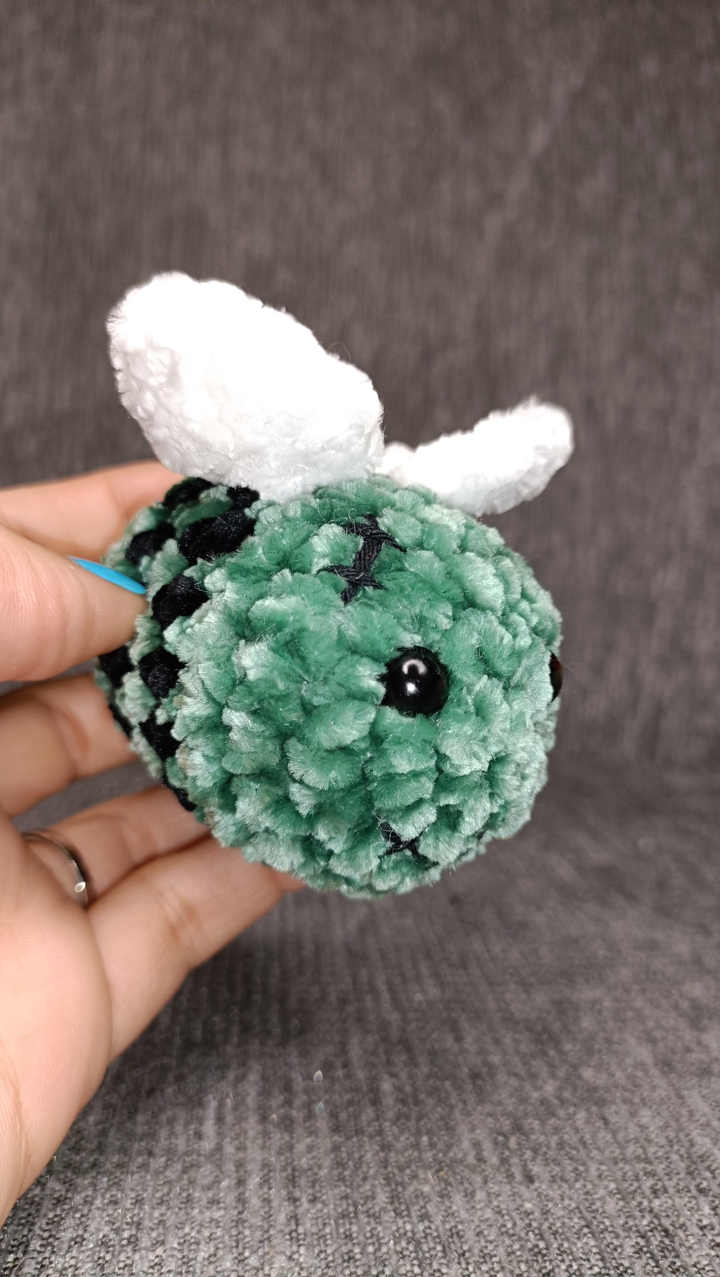 Plushie bee